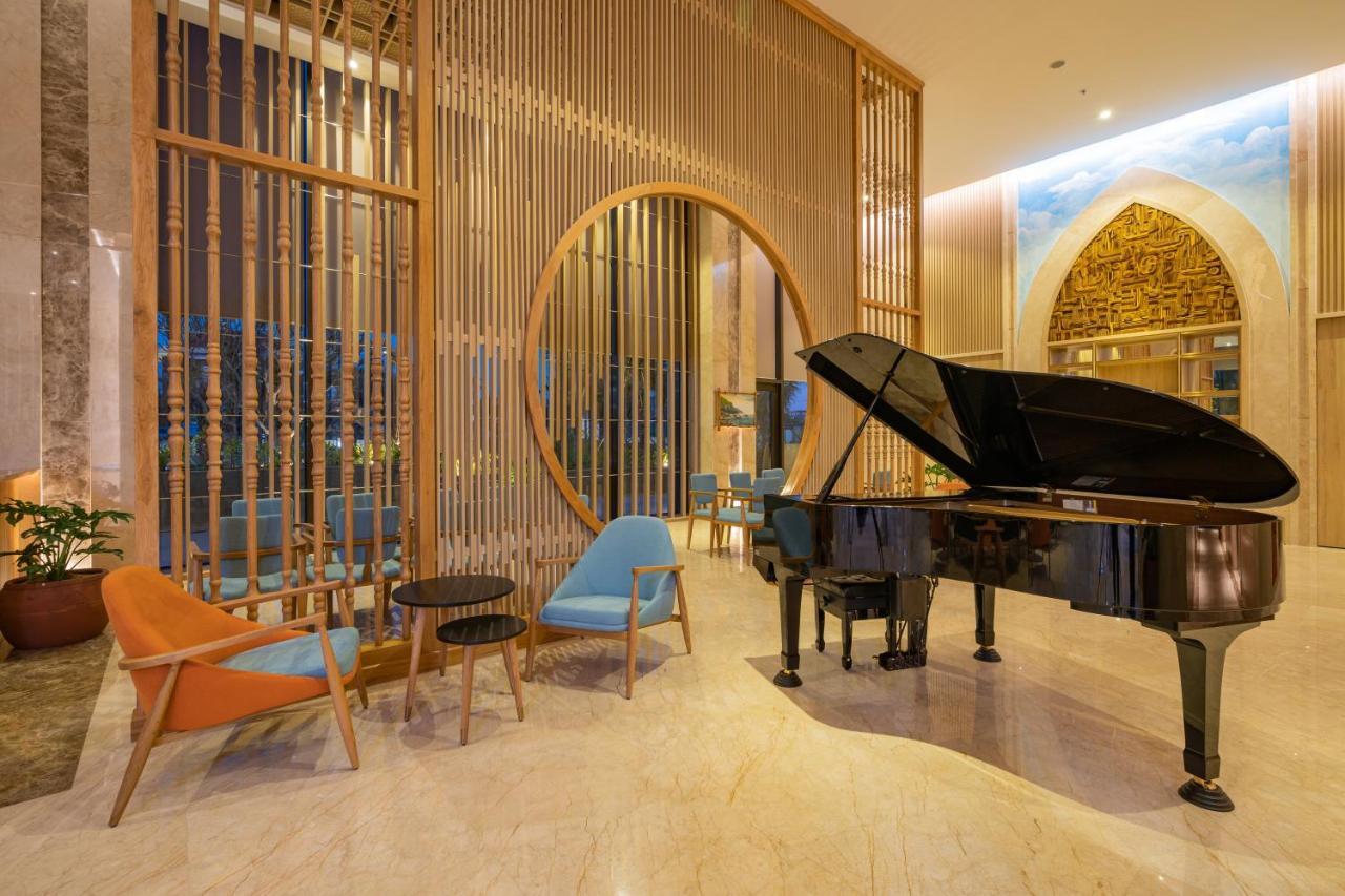 Sala Grand Tuyhoa Hotel Туй Хоа Екстериор снимка