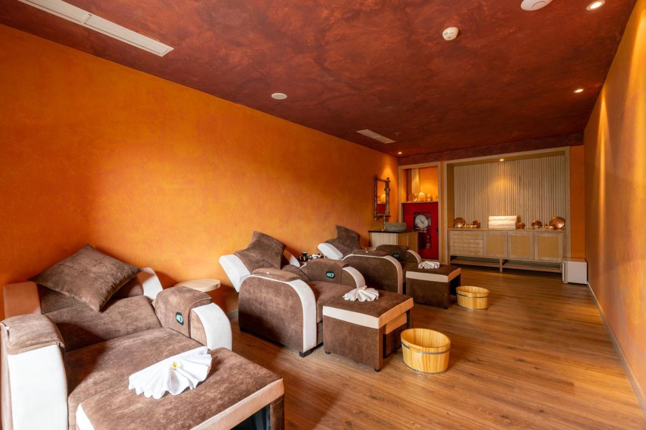 Sala Grand Tuyhoa Hotel Туй Хоа Екстериор снимка