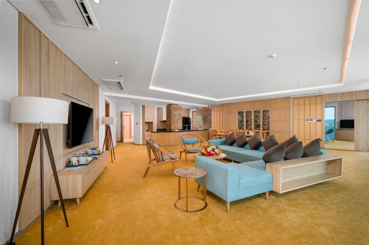 Sala Grand Tuyhoa Hotel Туй Хоа Екстериор снимка